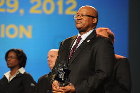 Art Lofton Accepts SEEK Award for Northrop Grumman
